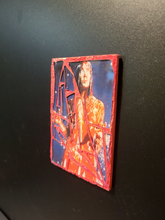 Cargar imagen en el visor de la galería, Imán de mosaico de vidrio &quot;Carrie empapada de sangre&quot;