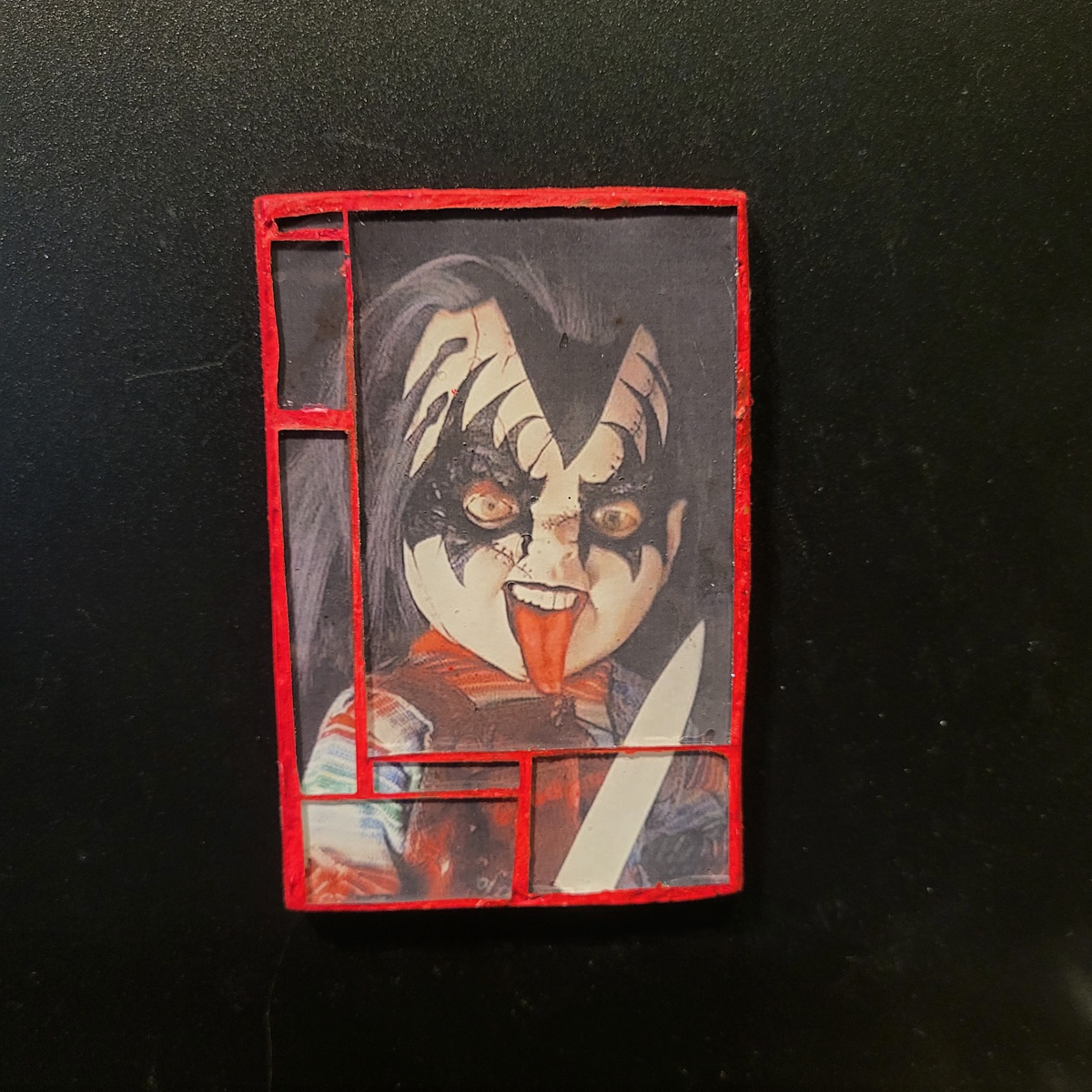 Glass mosaic magnet "Chucky KISS"