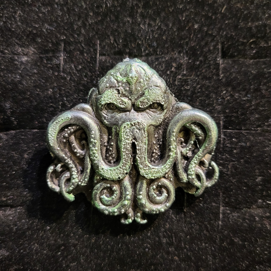 Pin Cthulhu hecho a mano