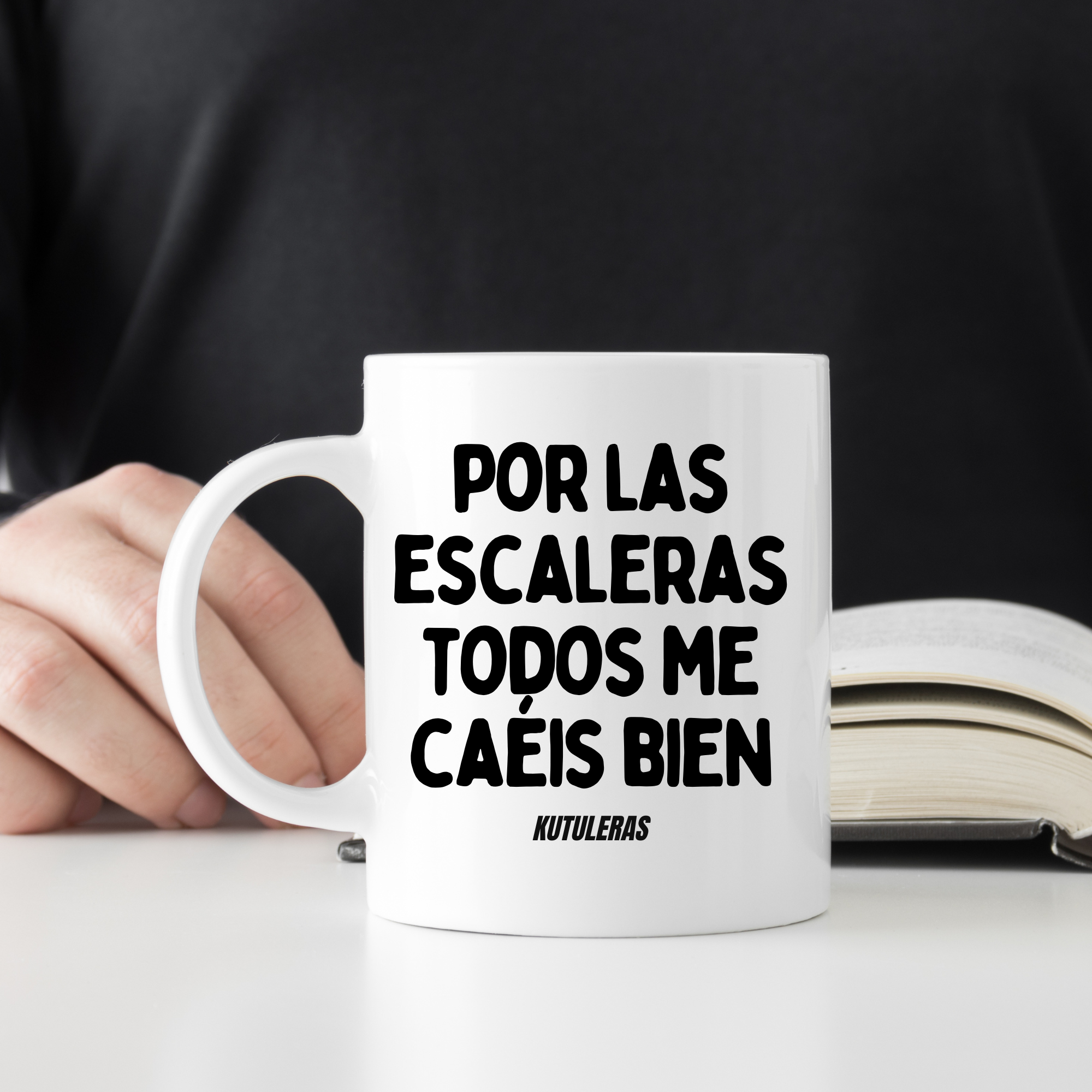 Taza "Por las escaleras todos me caéis bien"