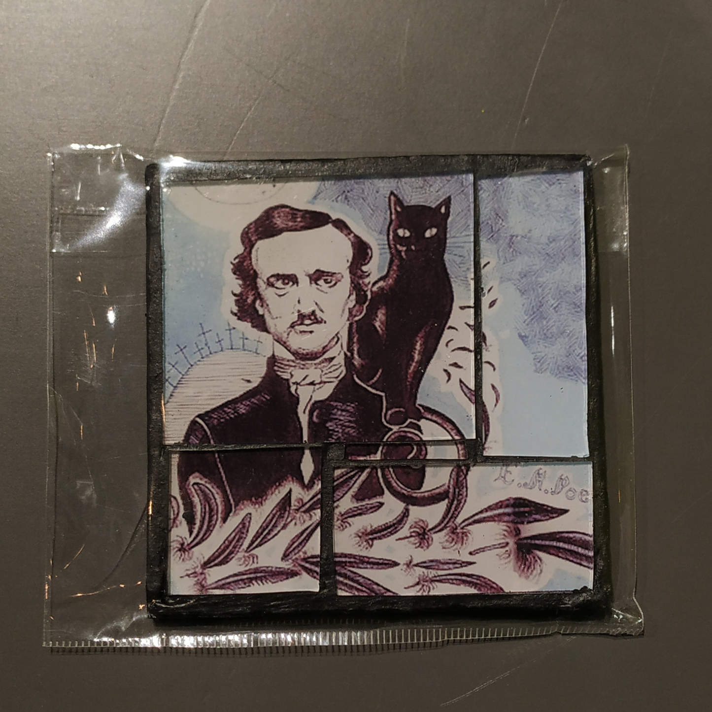 Imán mosaico de vidrio  "Edgar Allan Poe con gato negro"