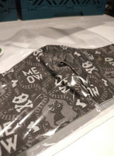 Cargar imagen en el visor de la galería, Mascarilla impresa de Gatitos y Huesos reutilizable con bolsillo para filtro
