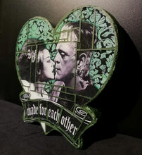 Cargar imagen en el visor de la galería, Mosaico de pared corazón de Frankenstein &quot;Made for Each Other&quot;