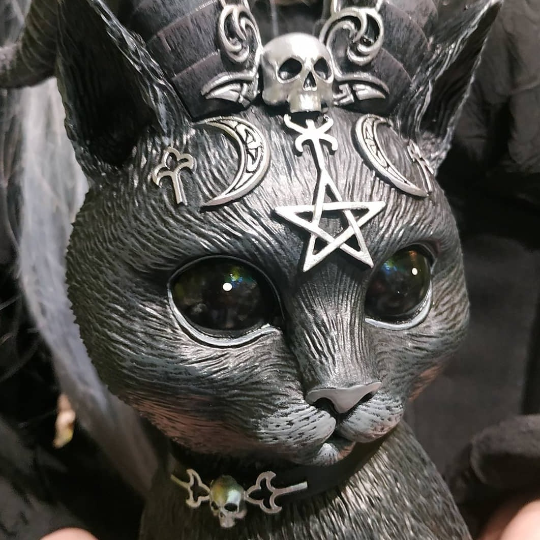 Horns Devil Cat 26.5 cm