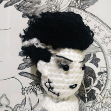 Cargar imagen en el visor de la galería, Muñeco de lana Novia de Frankenstein