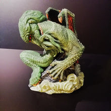 Load image into Gallery viewer, Diorama Figure Cthulhu