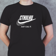 Cargar imagen en el visor de la galería, Camiseta &quot;Just call it Cthulhu &quot;