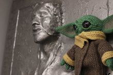 Cargar imagen en el visor de la galería, Baby Yoda de lana by Kutuleras