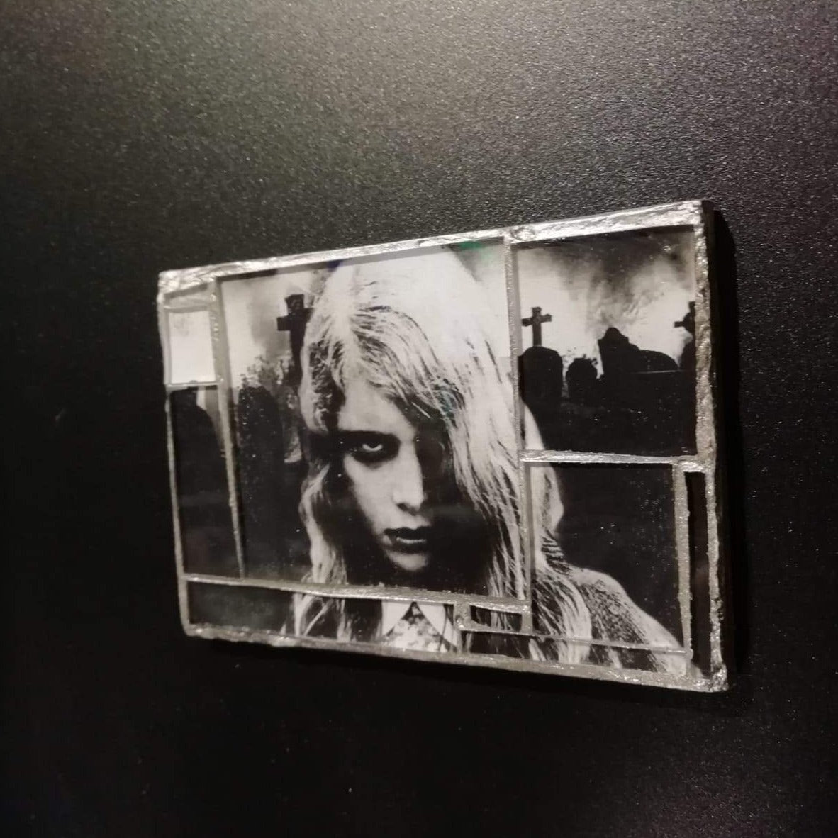Glass mosaic magnet  " Night of the Living Dead "