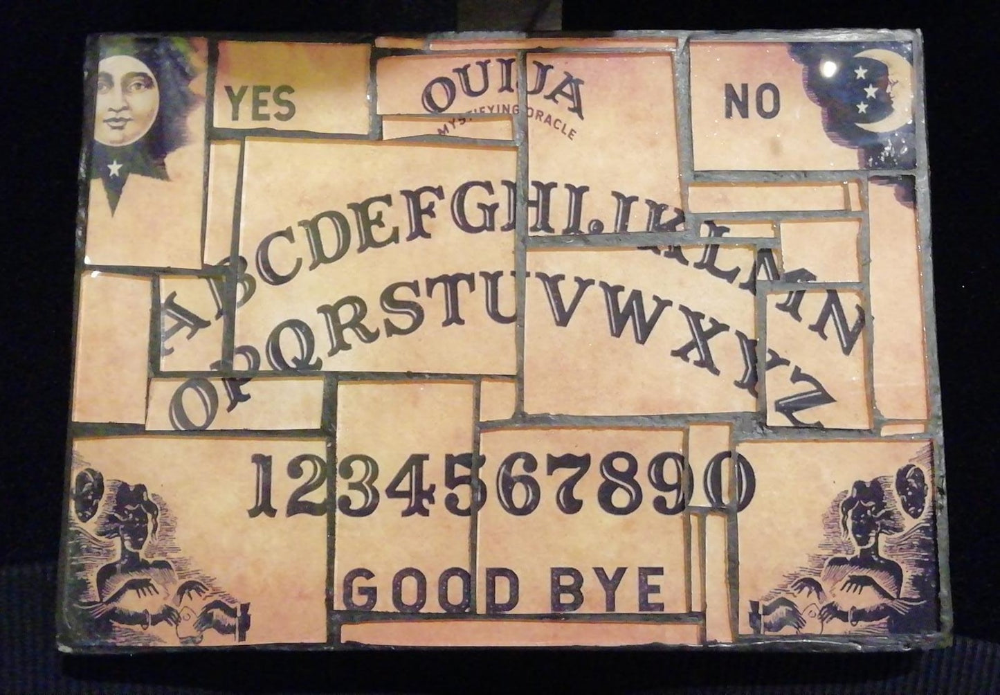 Mosaico de pared "Ouija"