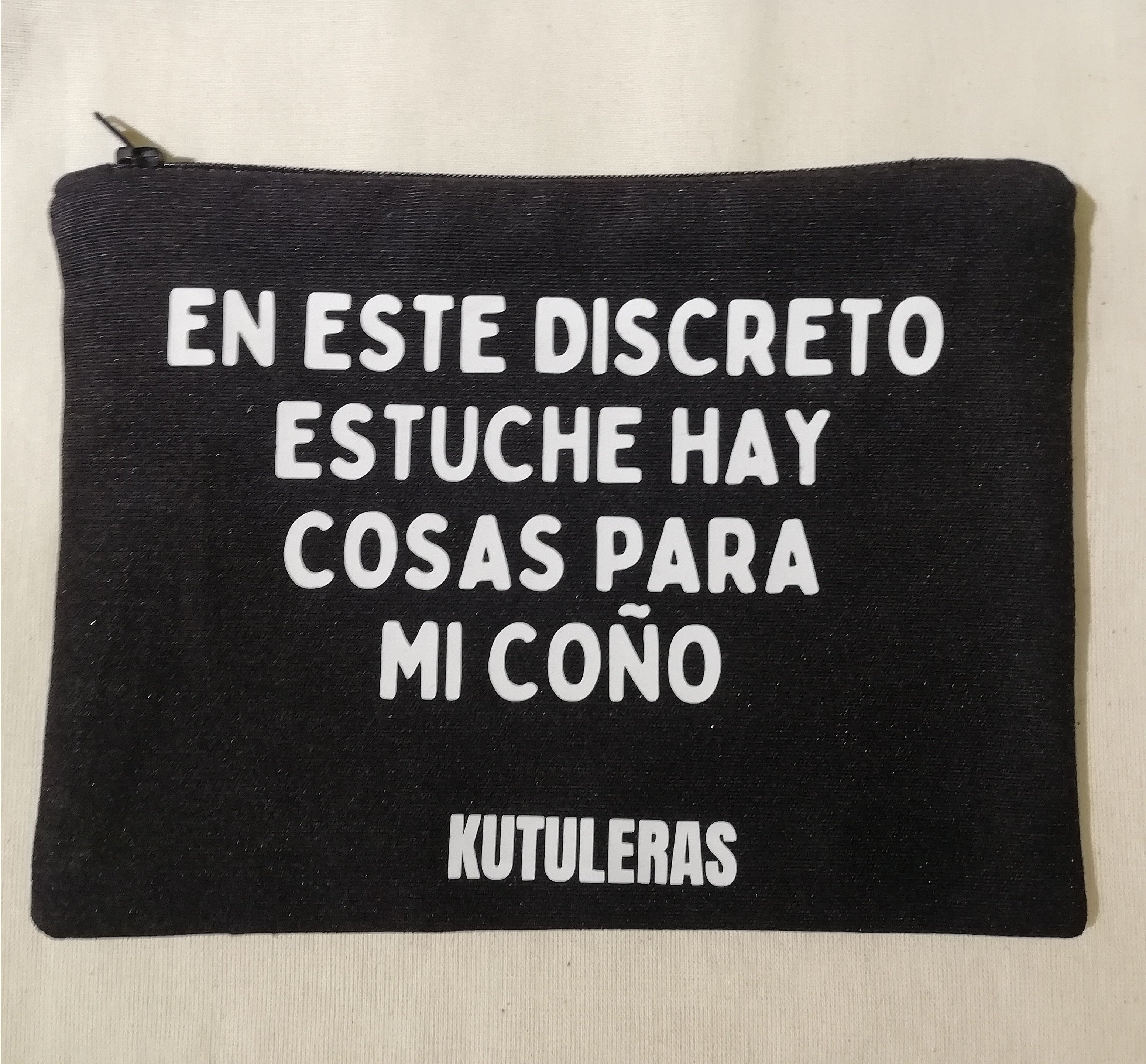 En este discreto estuche... Case