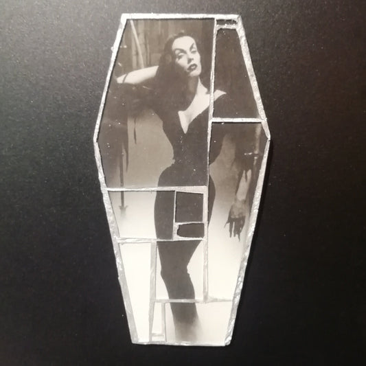 Coffin Glass mosaic magnet  "Vampira 1950"