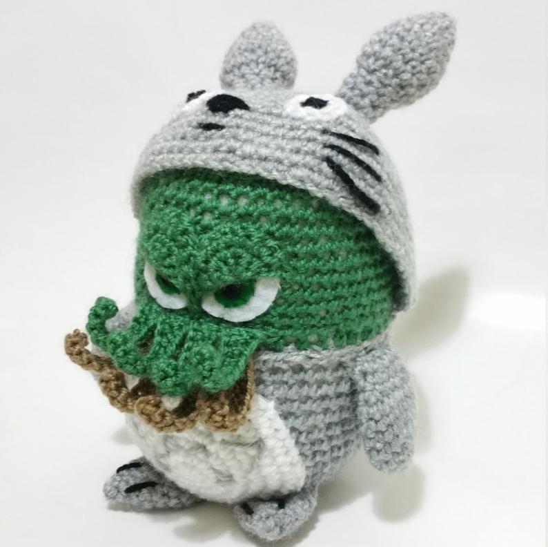 Cthulhu cosplaying Totoro