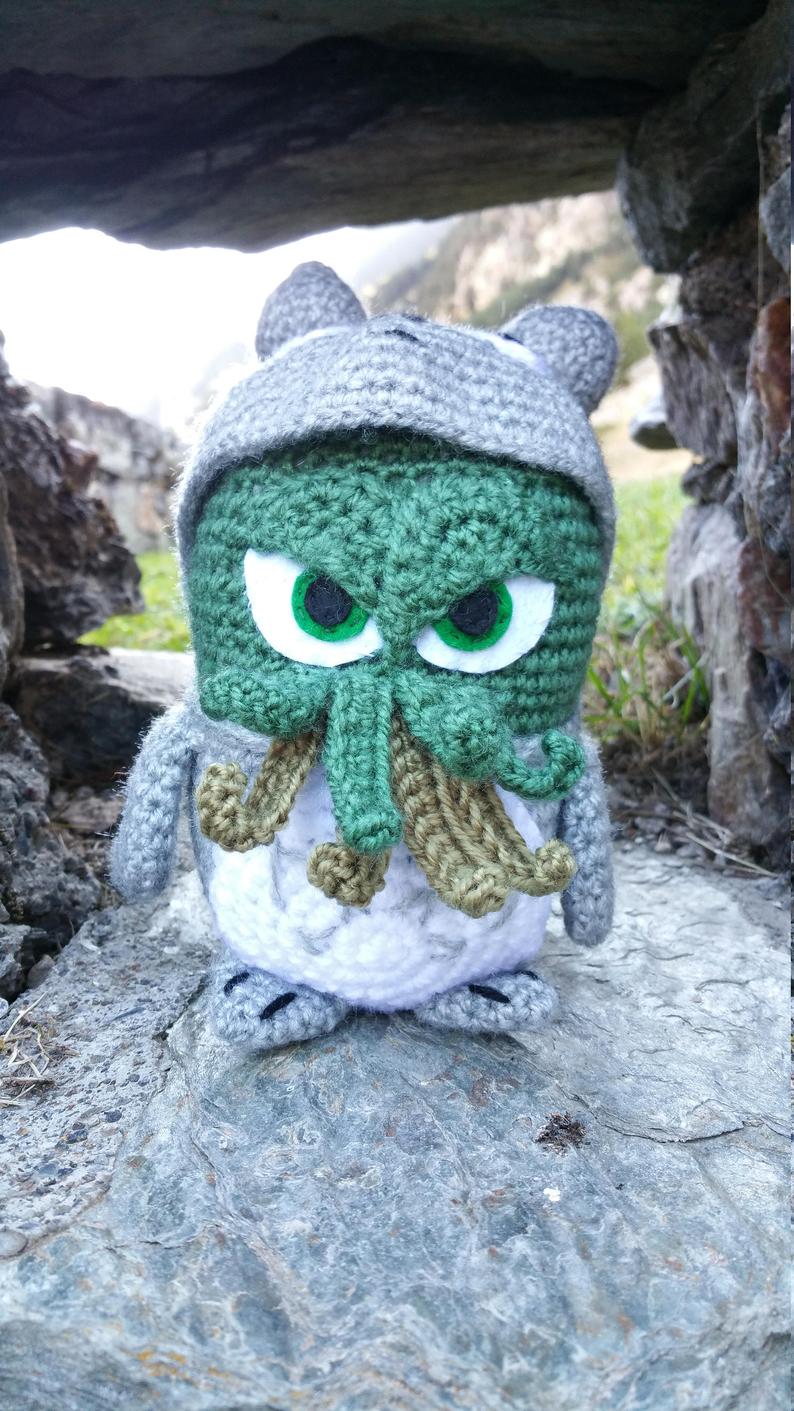 Cthulhu cosplaying Totoro