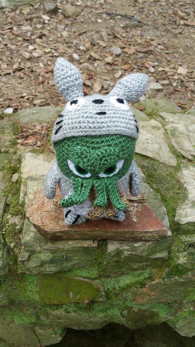 Cthulhu cosplaying Totoro