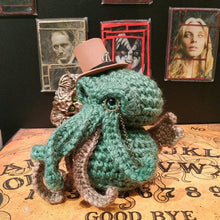 Load image into Gallery viewer, Muñeco Cthulhu steampunk