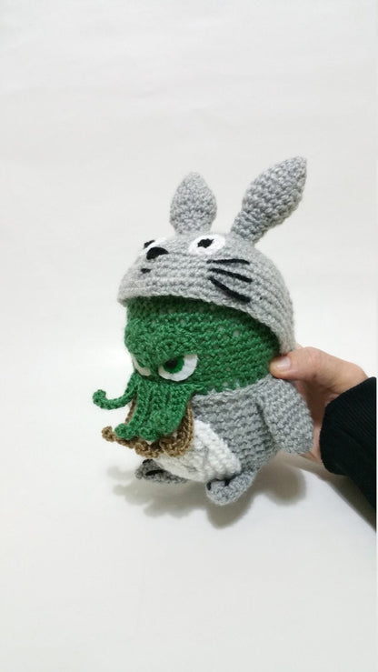 Cthulhu cosplaying Totoro