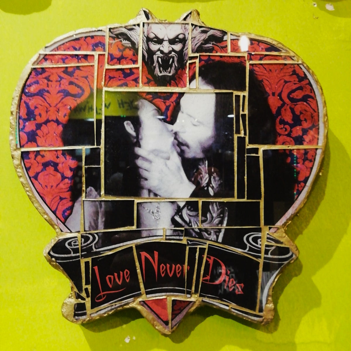 Mosaico de pared corazón "Love never dies"