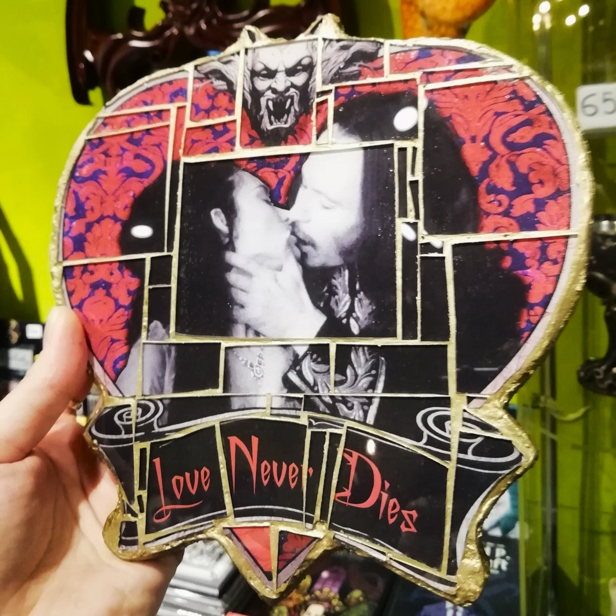 Wall Mosaic Heart "Love never dies"